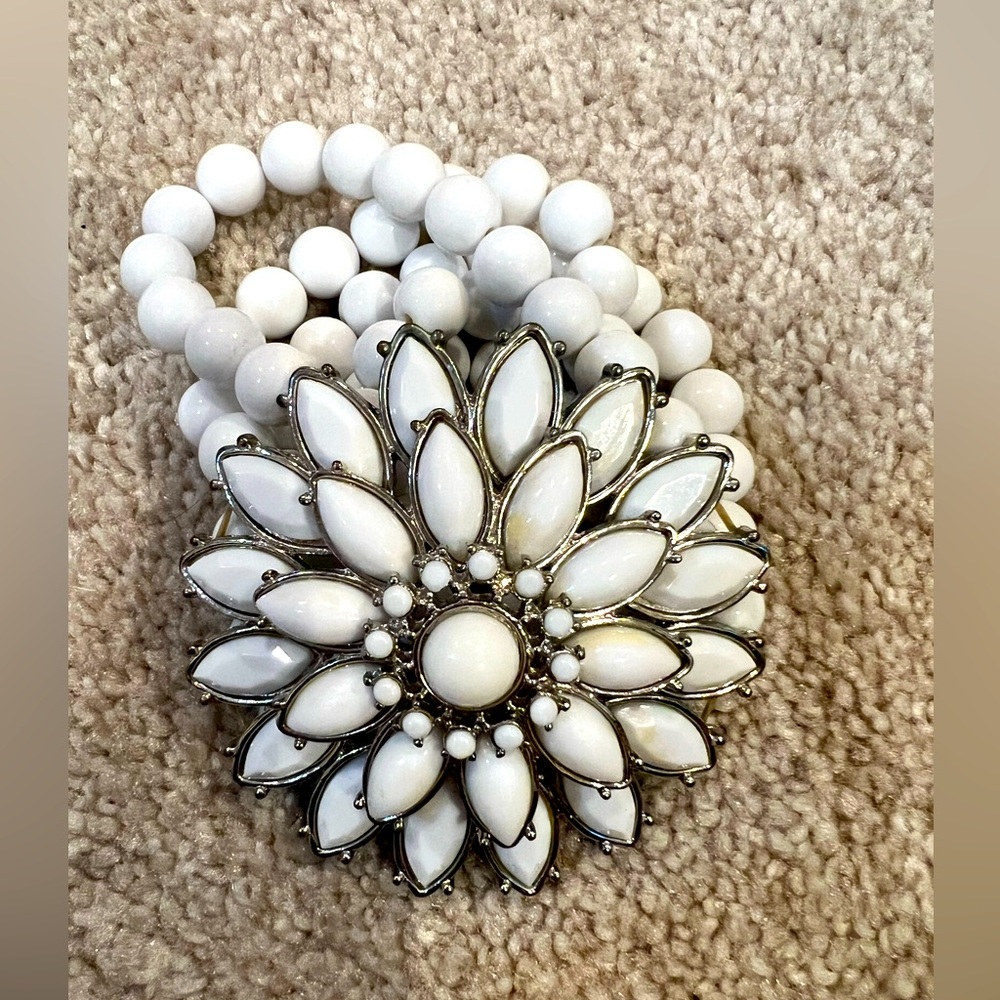 White Flower Corsage and Beads Vintage Bracelet with Elastic Band